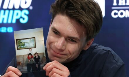 Rencontrez Maxim Naumov, le patineur artistique olympique qui n&rsquo;a plus « la force » après avoir perdu ses parents dans un récent accident d&rsquo;avion