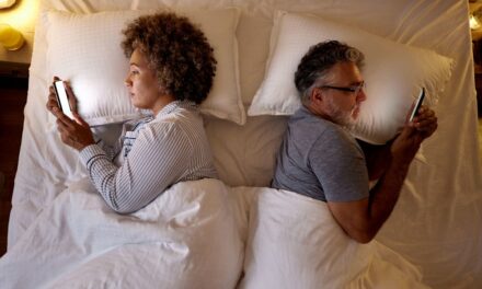 Comment surmonter le « fossé dans la chambre » de la ménopause et profiter du sexe jusqu’à 90 ans