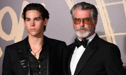 Le fier papa Pierce Brosnan soutient son beau fils suite à une nouvelle majeure