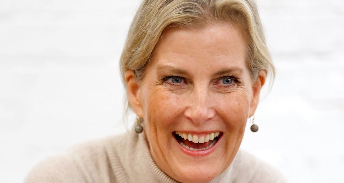 La duchesse Sophie est la reine des pistes en tenue de ski ajustée