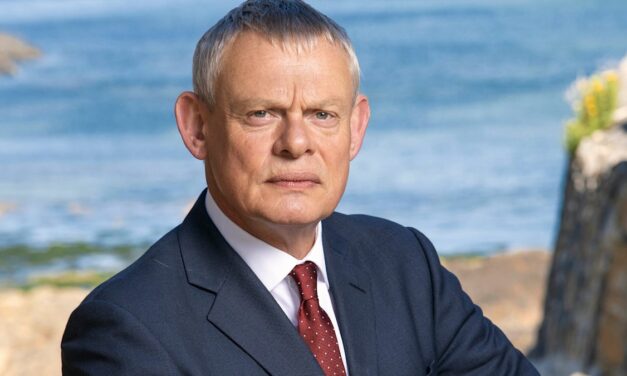Martin Clunes révèle des détails sur son rôle dans le nouveau drame d&rsquo;époque étoilé Les Hauts de Hurlevent – ​​regardez