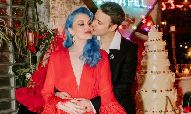 Coco Fennell à propos de son mariage kitsch à Las Vegas, de la recherche de sa robe de mariée en ligne et d&rsquo;un moment dans l&rsquo;allée de Britney Spears