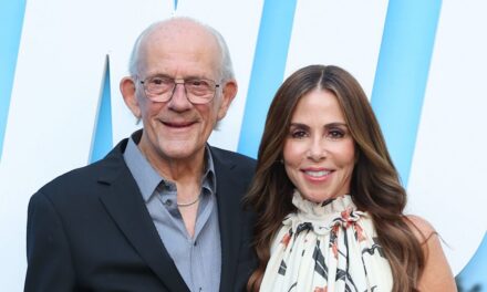 La star de Retour vers le futur Christopher Lloyd, 87 ans, a l&rsquo;air tellement aimée par sa femme Lisa, 55 ans, dans un hommage touchant