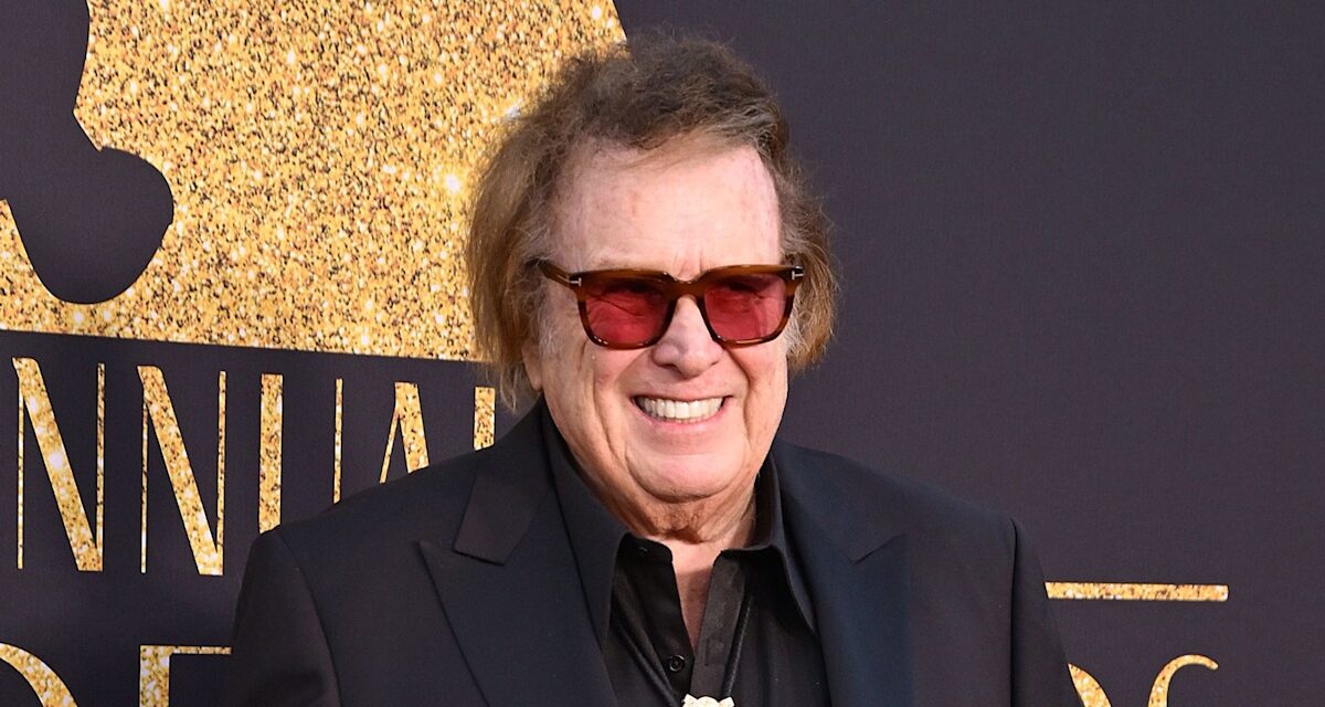 Le domaine de 300 acres de Don McLean et son terrain Coachella « désert » avec sa petite amie, 31 ans