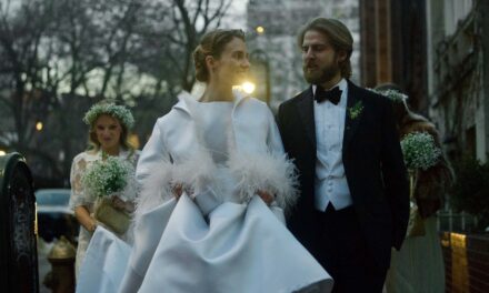 Maya Hawke épouse son petit ami musicien lors de la cérémonie de la Saint-Valentin — photos