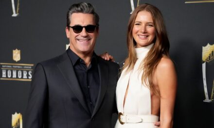 Jon Hamm sort avec sa femme Anna, de 17 ans sa cadette, pour une superbe apparition sur le tapis rouge