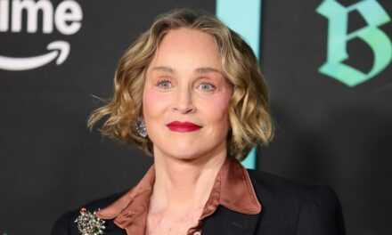 Sharon Stone fait des vagues avec une apparition radieuse sur le tapis rouge à 67 ans
