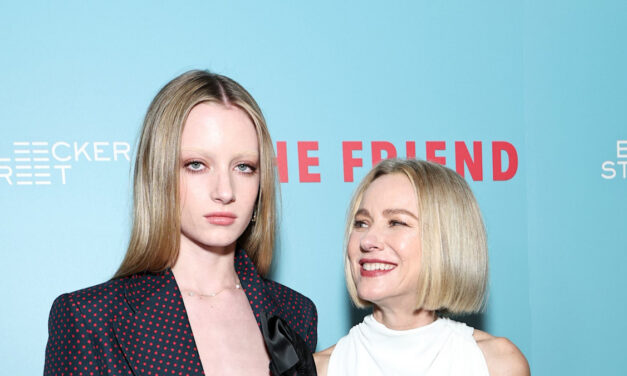 Naomi Watts encourage sa fille Kai sur de nouvelles photos