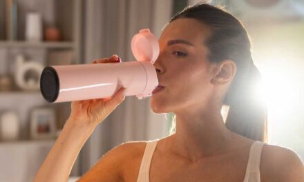 Cette poudre de collagène a reçu plus de 300 000 avis insensés – et elle est approuvée par le dermatologue.