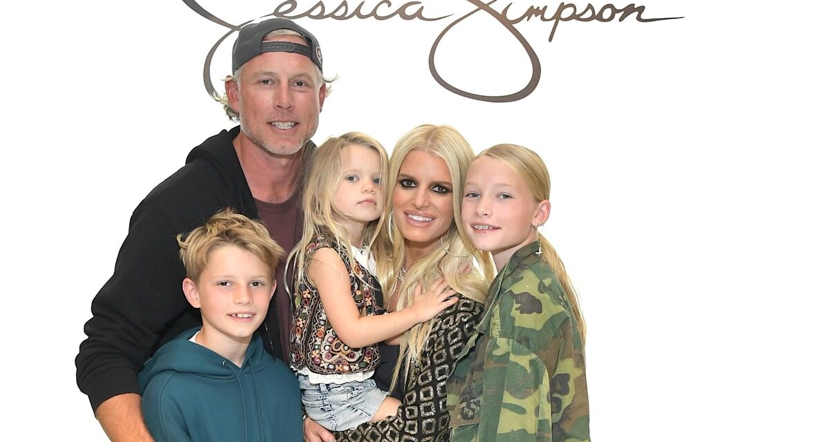Jessica Simpson, 45 ans, est éclipsée par son imposant fils adolescent dans un moment spécial