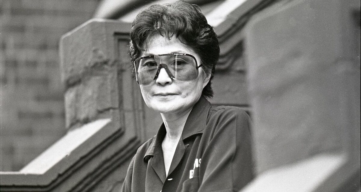 Rencontrez les deux premiers maris de Yoko Ono avant John Lennon – dont le producteur de cinéma américain qu&rsquo;elle a épousé deux fois