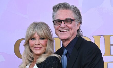 Kurt Russell avoue effrontément « J&rsquo;apprends » en discutant de la Saint-Valentin avec Goldie Hawn