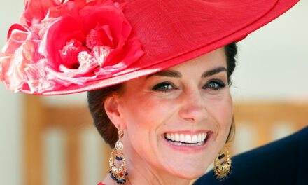 Kate Middleton est la reine incontestée des sacs « It girl » – y compris la pochette Hermès qui n&rsquo;est plus disponible