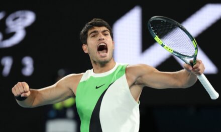 Regardez la réaction émotionnelle de Carlos Alcaraz après la victoire historique de l&rsquo;Open d&rsquo;Australie contre Novak Djokovic