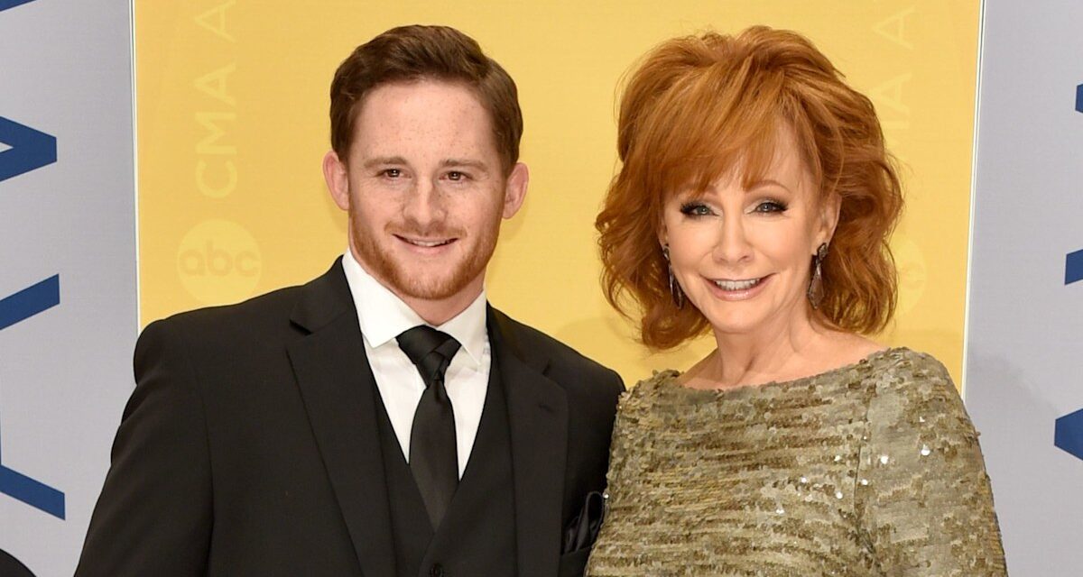Reba McEntire partage des photos inédites de son fils lors d&rsquo;une journée spéciale