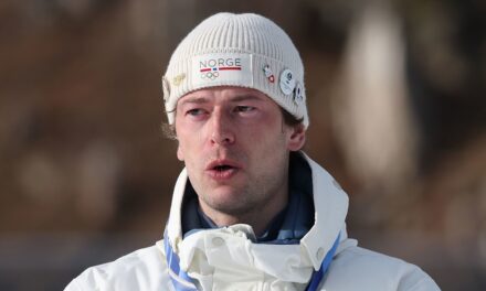 Le biathlète des Jeux olympiques d&rsquo;hiver Sturla Holm Lægreid en larmes alors qu&rsquo;il admet avoir trompé sa petite amie