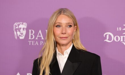 Gwyneth Paltrow suit un traitement de bien-être controversé de 50 000 $ pour lutter contre des problèmes de santé « chroniques »