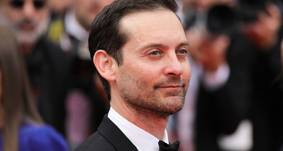 Rencontrez Jennifer, l&rsquo;ex-femme de Tobey Maguire, et leurs deux adolescents au milieu de spéculations sur une nouvelle petite amie avec un écart d&rsquo;âge