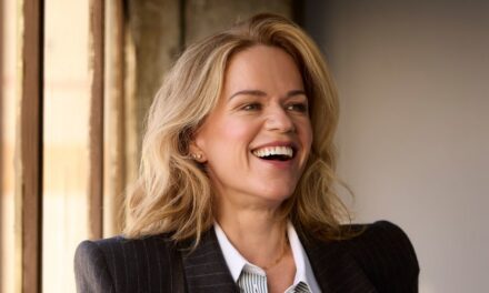 Sinéad Keenan sur l&rsquo;équilibre entre sa carrière bien remplie et la maternité : « J’embarrasse régulièrement mes fils »