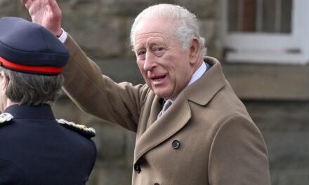 Le roi Charles a de nouveau été publiquement chahuté au milieu d&rsquo;une pression croissante suite à la déclaration du prince William et de Kate Middleton.