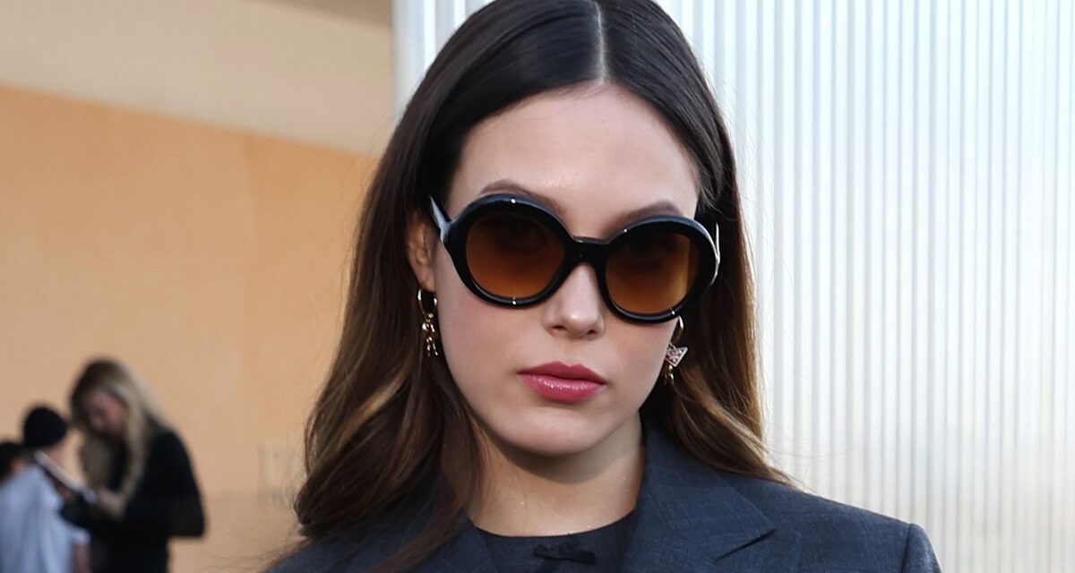 L&rsquo;olympienne Eileen Gu échange la médaille d&rsquo;or contre Prada lors d&rsquo;une superbe apparition à la Fashion Week de Milan