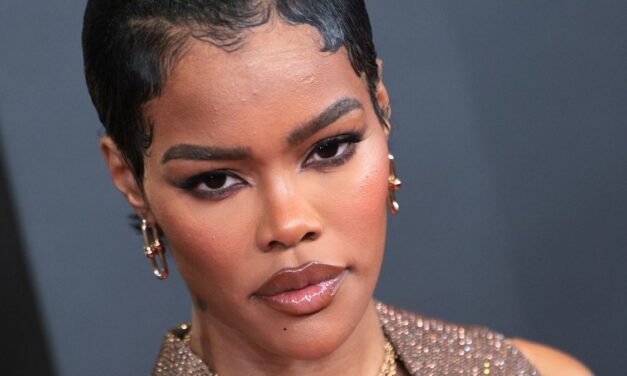 Teyana Taylor dévoile des abdos fous dans une superbe robe aux Grammys