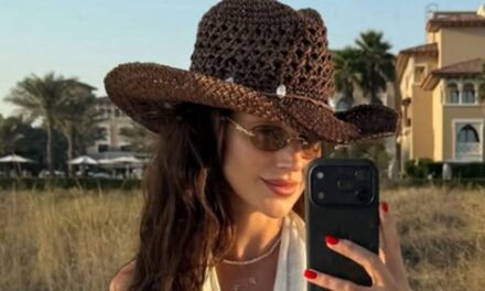 Michelle Keegan est la maman délicieuse ultime dans un haut court dos nu plongeant