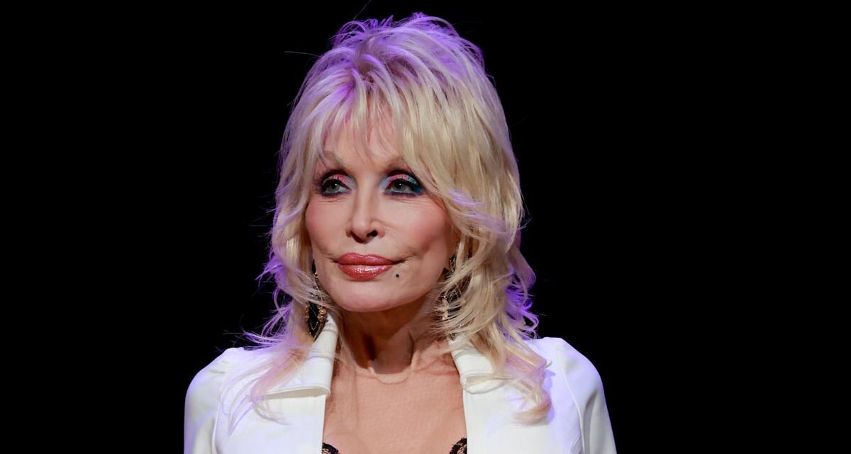 Dolly Parton laisse les fans « sangloter » avec une annonce émouvante