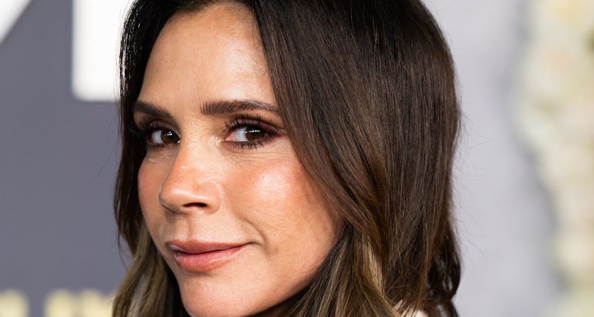 Le haut « nu » de Victoria Beckham est la façon chic de s&rsquo;habiller de manière risquée