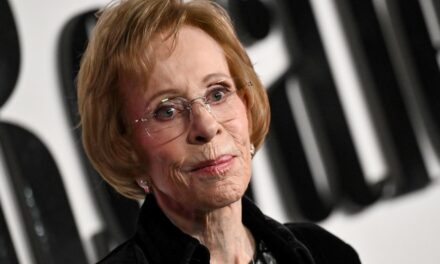 Carol Burnett révèle la leçon qui a changé sa vie que sa fille Carrie lui a enseignée avant son décès à 38 ans