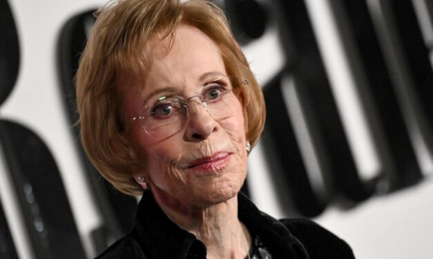 Carol Burnett révèle la leçon qui a changé sa vie que sa fille Carrie lui a enseignée avant son décès à 38 ans