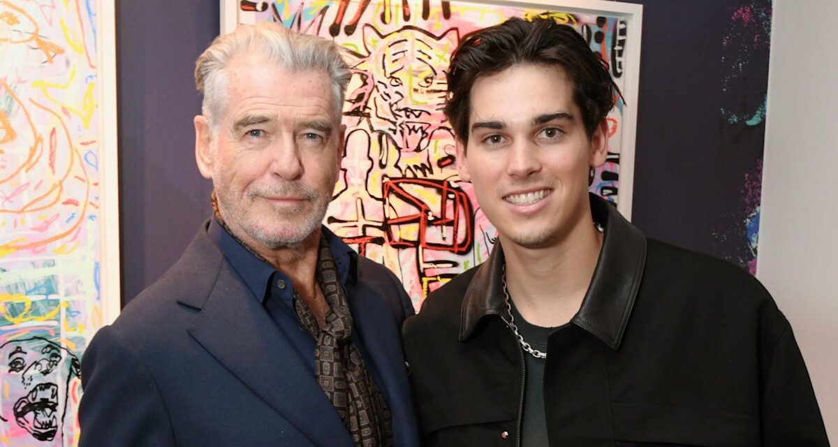 Paris, le fils mannequin de Pierce Brosnan, célèbre sa nouvelle ouverture aux côtés de sa célèbre famille et de sa petite amie – meilleures photos intérieures