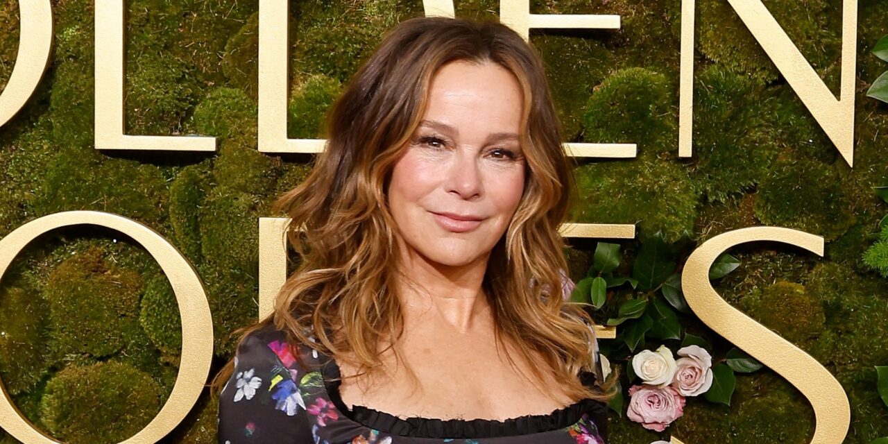 La star de Dirty Dancing, 65 ans, plonge ses fans dans une frénésie avec des photos torrides en bikini