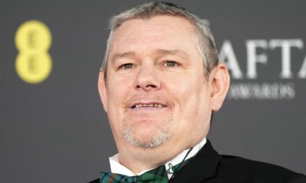 Rencontrez John Davidson – le militant de Tourette au centre de la controverse des BAFTA 2026