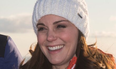 Kate Middleton était une lapine de ski élégante dans une combinaison de neige digne des Jeux olympiques d&rsquo;hiver