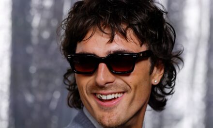 Le capuchon sexy de Jacob Elordi rejoint le cerceau Paul Mescal Hamnet dans les archives de hot boy en constante expansion