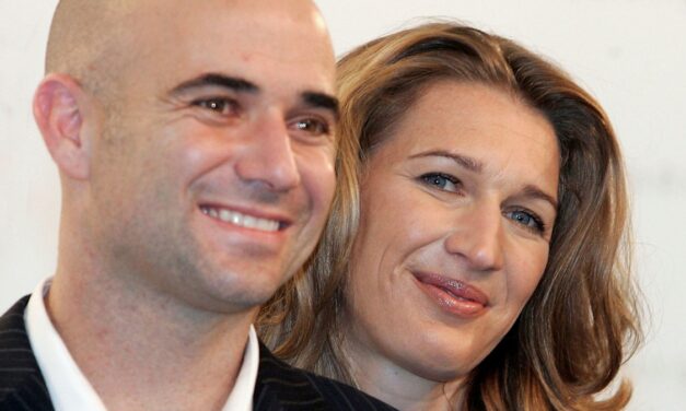 Andre Agassi et sa femme Steffi Graf sont des « objectifs de couple » alors qu&rsquo;il partage des notes sincères et des photos pour célébrer « l&rsquo;amour de sa vie »
