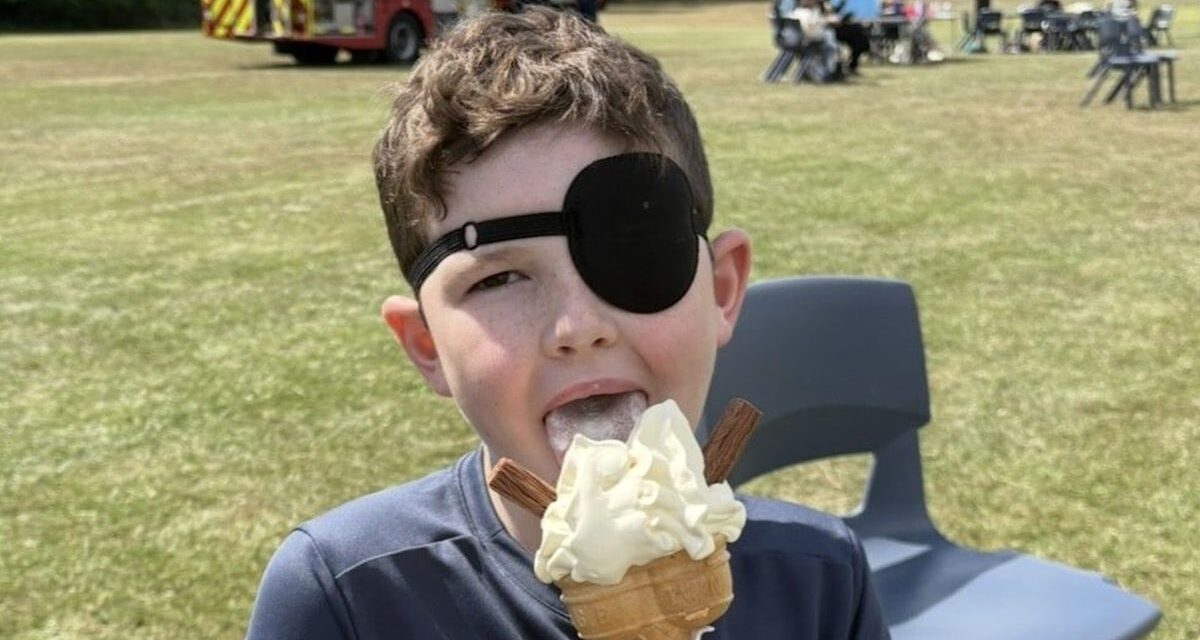 Mon fils a perdu un œil après deux diagnostics de cancer – l&rsquo;hôpital Great Ormond Street était une « extension de notre famille »