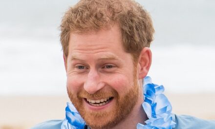 Le prince Harry est chez lui sur les vagues dans une nouvelle vidéo de surf impressionnante
