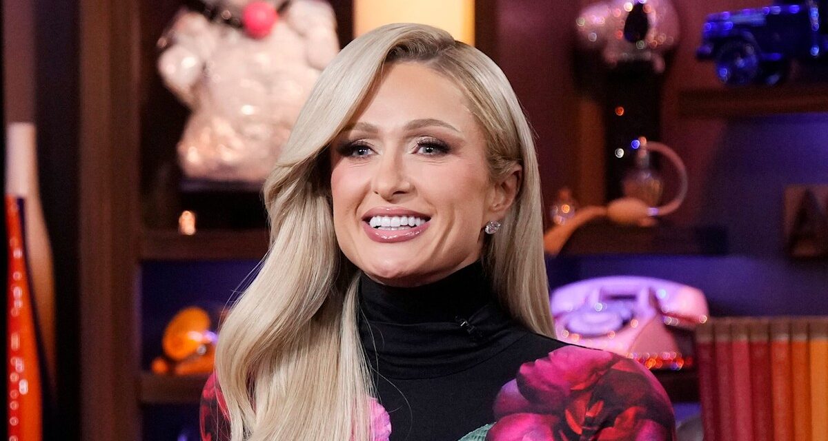 Paris Hilton étourdit dans une mini-robe noire plongeante lors de l&rsquo;after-party Gucci à Milan