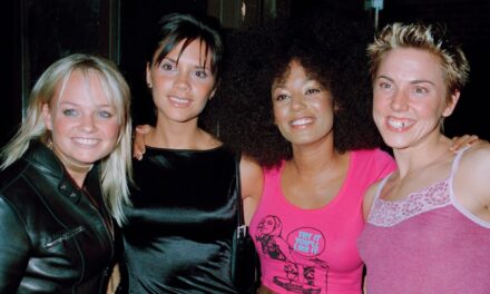 Mel B revient sur le soutien des Spice Girls avec de rares photos de retour au cours de la Fashion Week de Londres