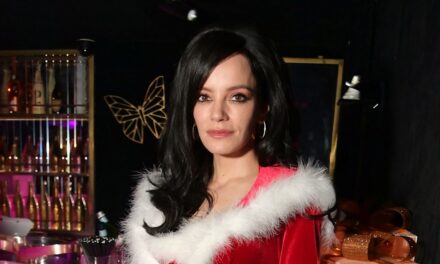 Lily Allen présente une silhouette svelte dans une séance photo de lingerie racée