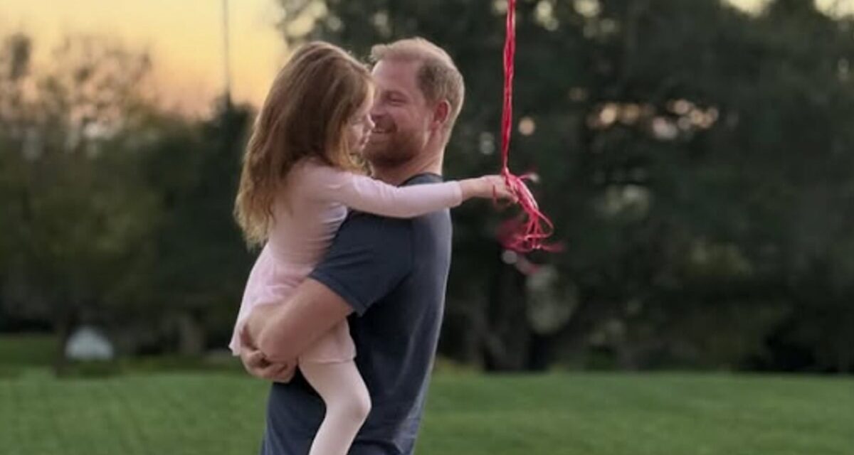 La princesse Lilibet, 4 ans, est une mini muse de style royal dans une robe tutu de conte de fées
