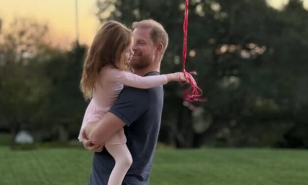 La princesse Lilibet, 4 ans, est une mini muse de style royal dans une robe tutu de conte de fées