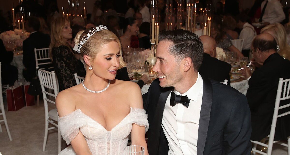 À l&rsquo;intérieur de la « nouvelle proposition » extravagante en bord de mer de Paris Hilton de son mari Carter Reum aux côtés de leurs enfants – voir photos