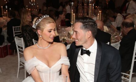 À l&rsquo;intérieur de la « nouvelle proposition » extravagante en bord de mer de Paris Hilton de son mari Carter Reum aux côtés de leurs enfants – voir photos