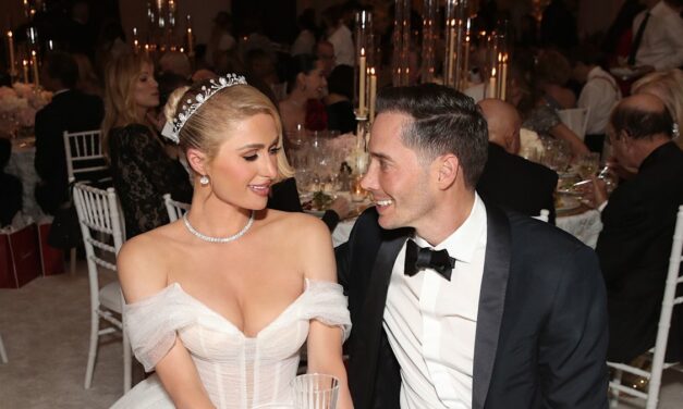 À l&rsquo;intérieur de la « nouvelle proposition » extravagante en bord de mer de Paris Hilton de son mari Carter Reum aux côtés de leurs enfants – voir photos