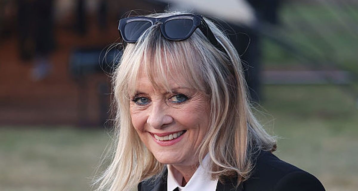 Twiggy, 76 ans, a l&rsquo;air jeune au milieu d&rsquo;une rare apparition à un événement cinématographique à Londres