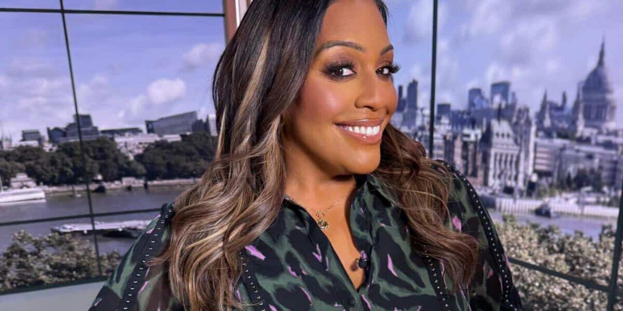 La chemise tendance à 39 £ d&rsquo;Alison Hammond est si flatteuse et elle se vend rapidement