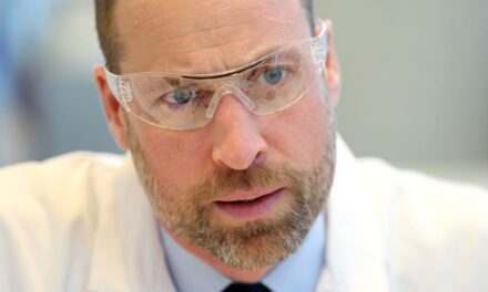 Le prince William se transforme en scientifique lors d&rsquo;une visite secrète – « Nous recrutons »